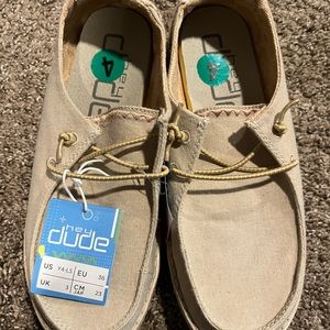 Girls size 4 Hey Dudes